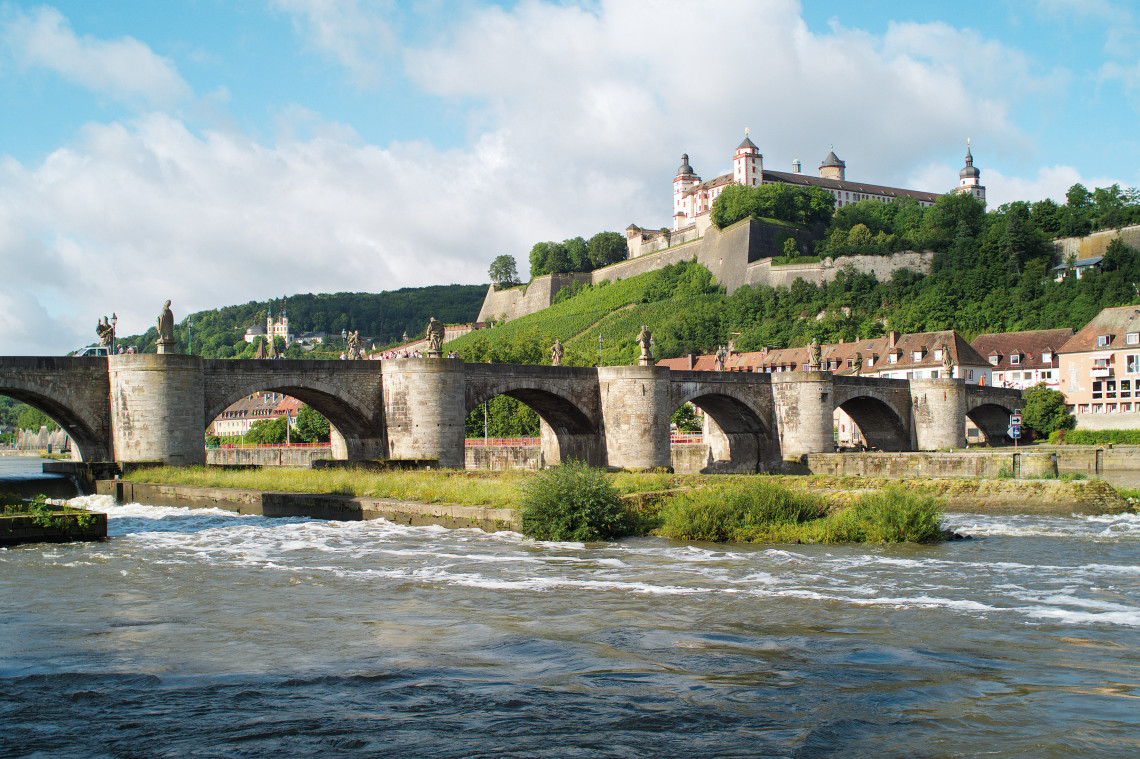 Alte Mainbrücke mit Festung Marienberg