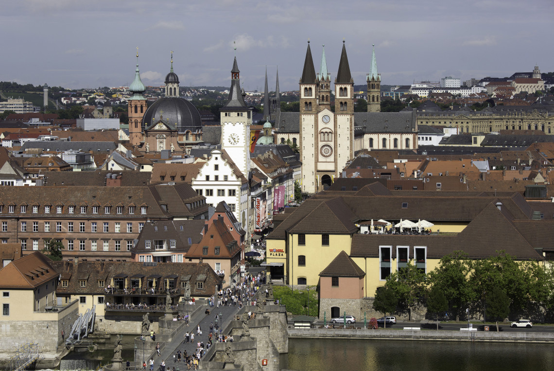 Blick auf Rathaus und Dom Würzburg